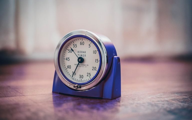 A timer that only counts while the kitchen is open